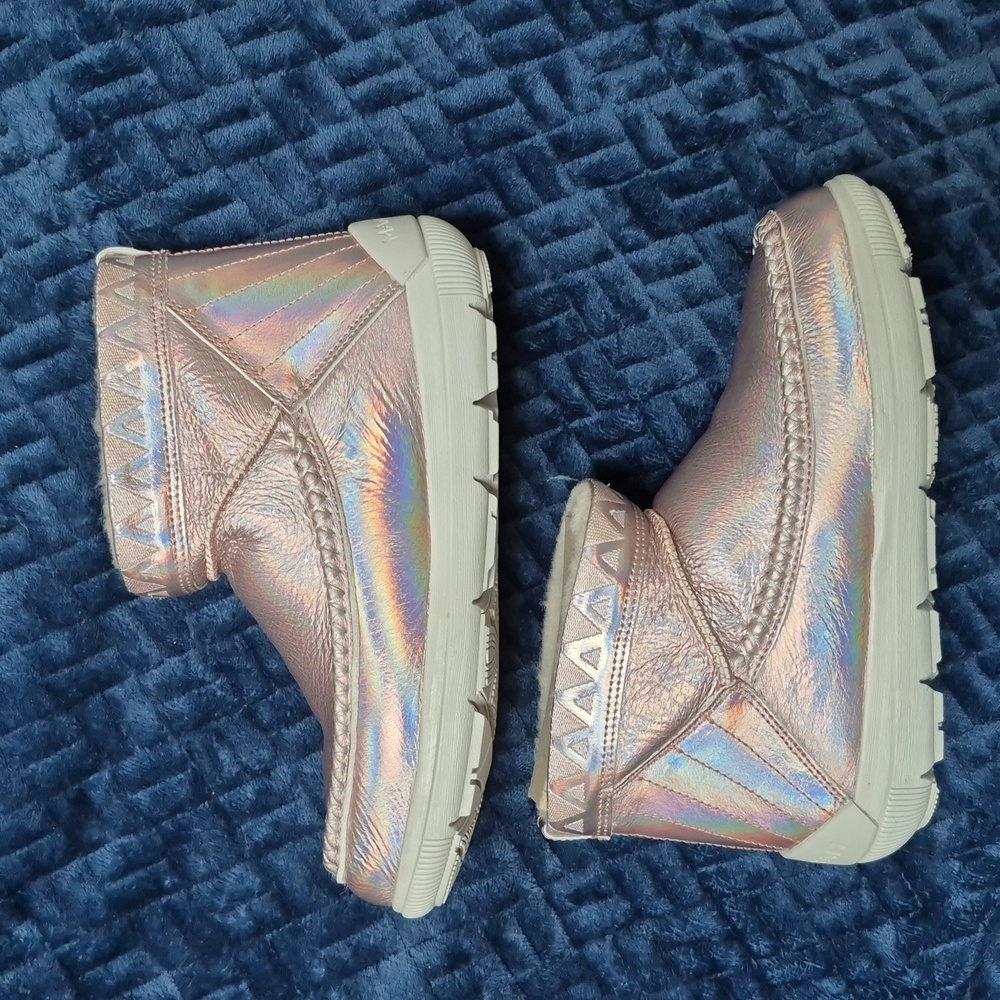 Manitobah Leather Reflections Ankle Boot Size 8 In Pink Illusion, New In Box! - Picture 16 of 16